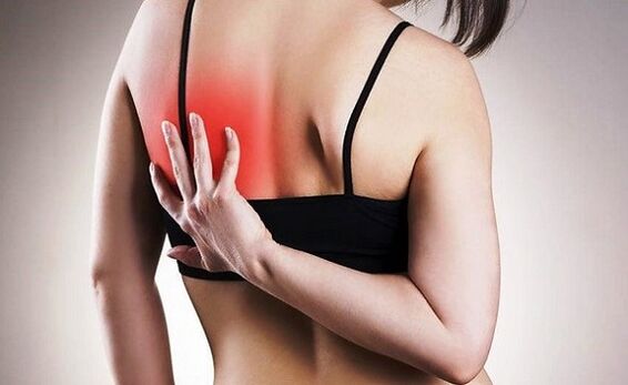 bizkarretik ezkerreko omoplatoaren azpian mina